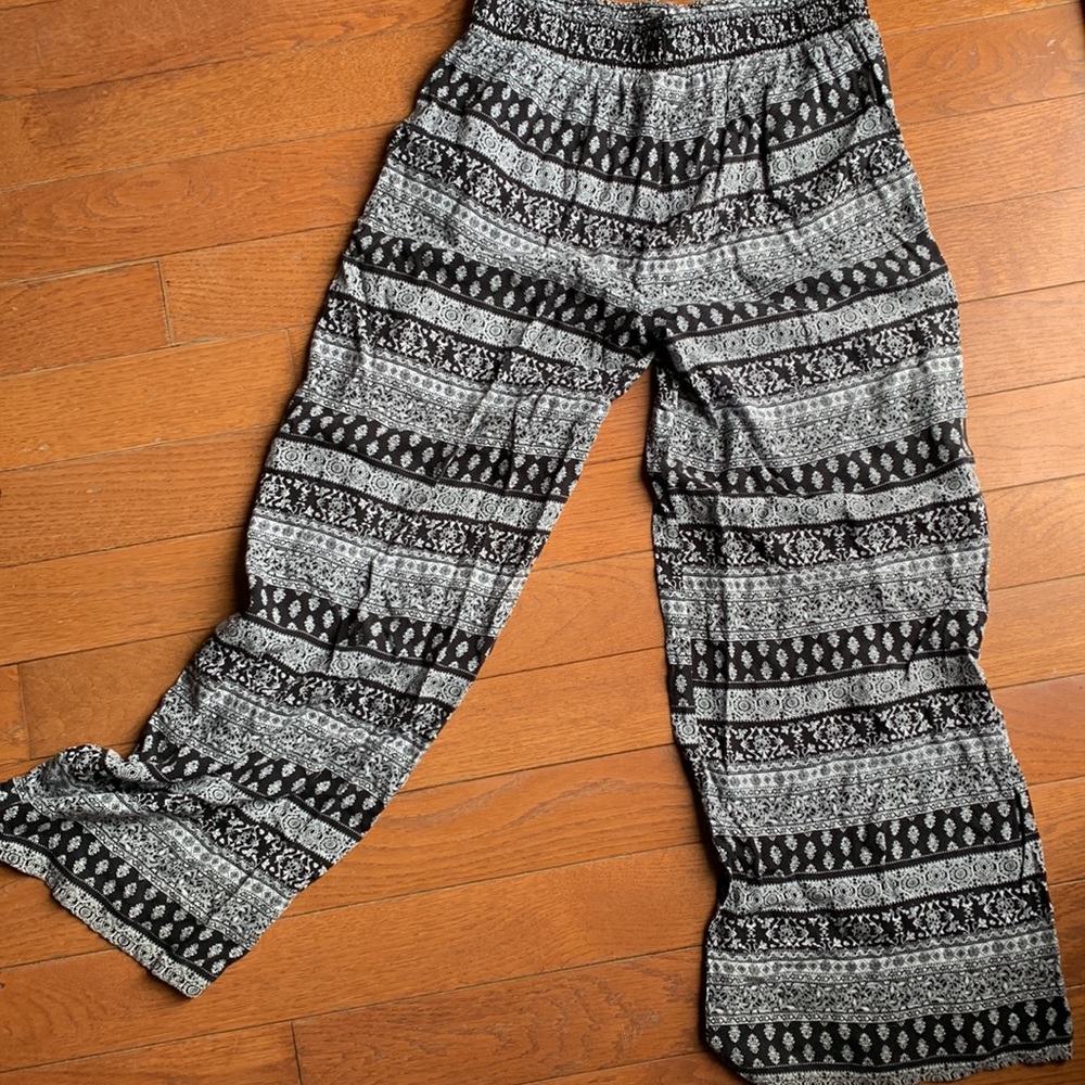 Joe B Black & white elephant drawstring waist boho pants size Large